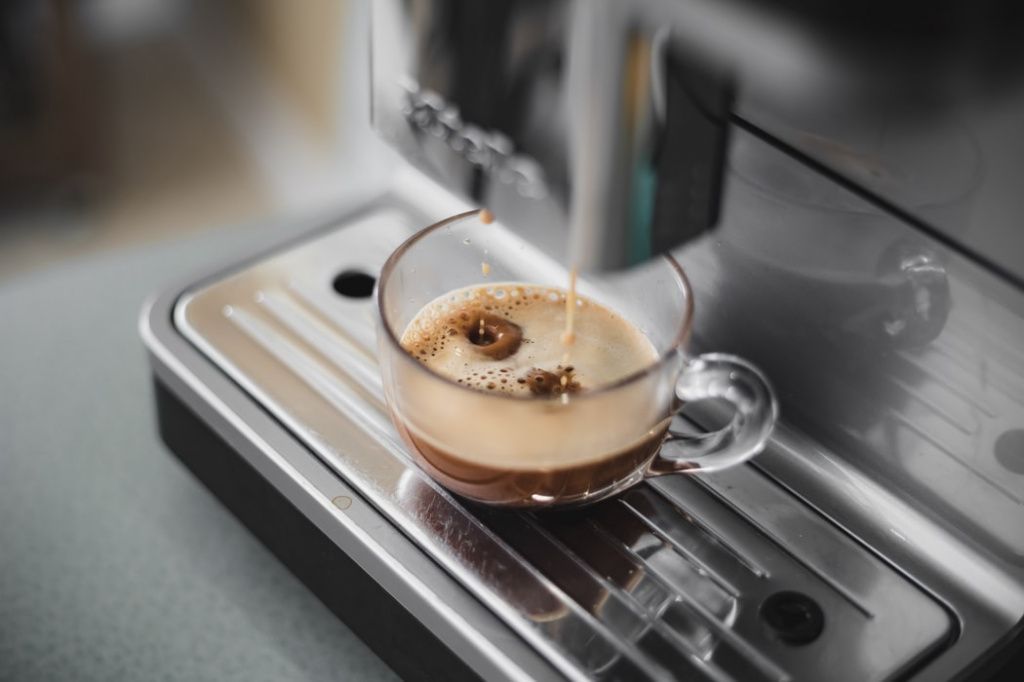 Автоматическая кофемашина готовит напиток – Coffice Украина